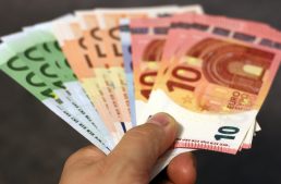 Tips for Cutting Down on Travel Costs